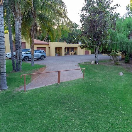 Sunriver Kalahari Lodge Riverside Stay In Upington Buitenkant foto