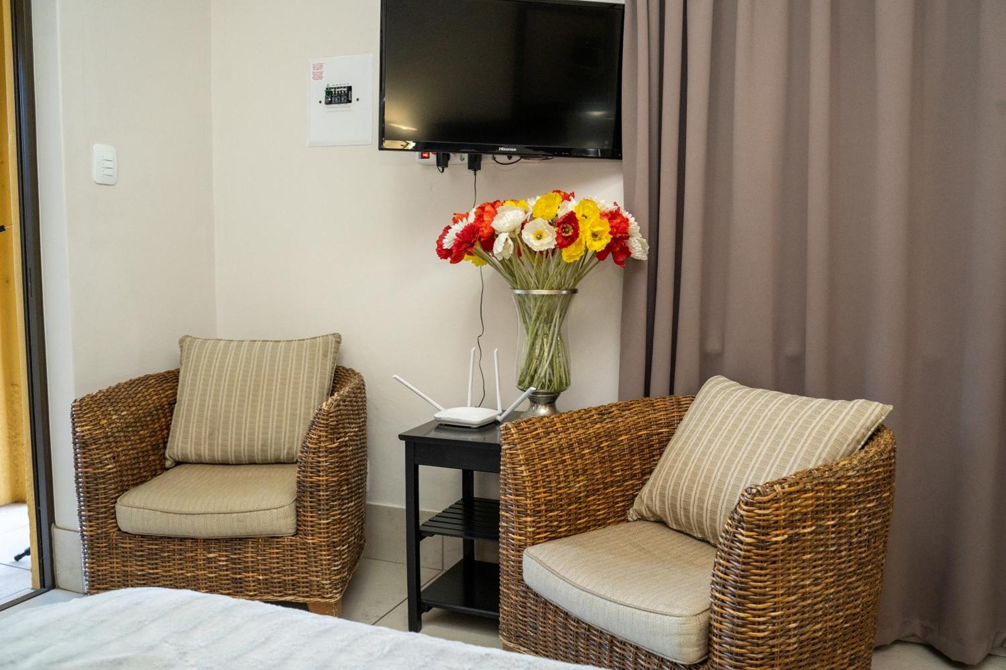 Sunriver Kalahari Lodge Riverside Stay In Upington Buitenkant foto